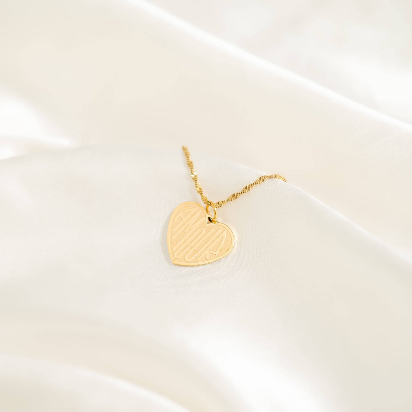 "Amour" Heart Charm 18k gold finish